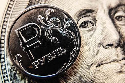 Слабый рубль перемалывает сильные доллар и евро Слабый рубль перемалывает сильные доллар и евро