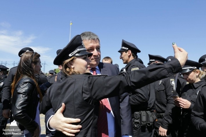 Аваков предложил Порошенко радикальную генеральскую чистку на Украине Аваков предложил Порошенко радикальную генеральскую чистку на Украине