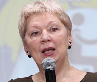 Васильева призвала учителей воспитывать детей, а не натаскивать на ЕГЭ