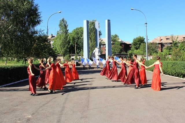 Митинг-реквием в память о жертвах украинской агрессии в пос. Тельмана и Алчевска