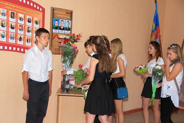 Митинг-реквием в память о жертвах украинской агрессии в пос. Тельмана и Алчевска