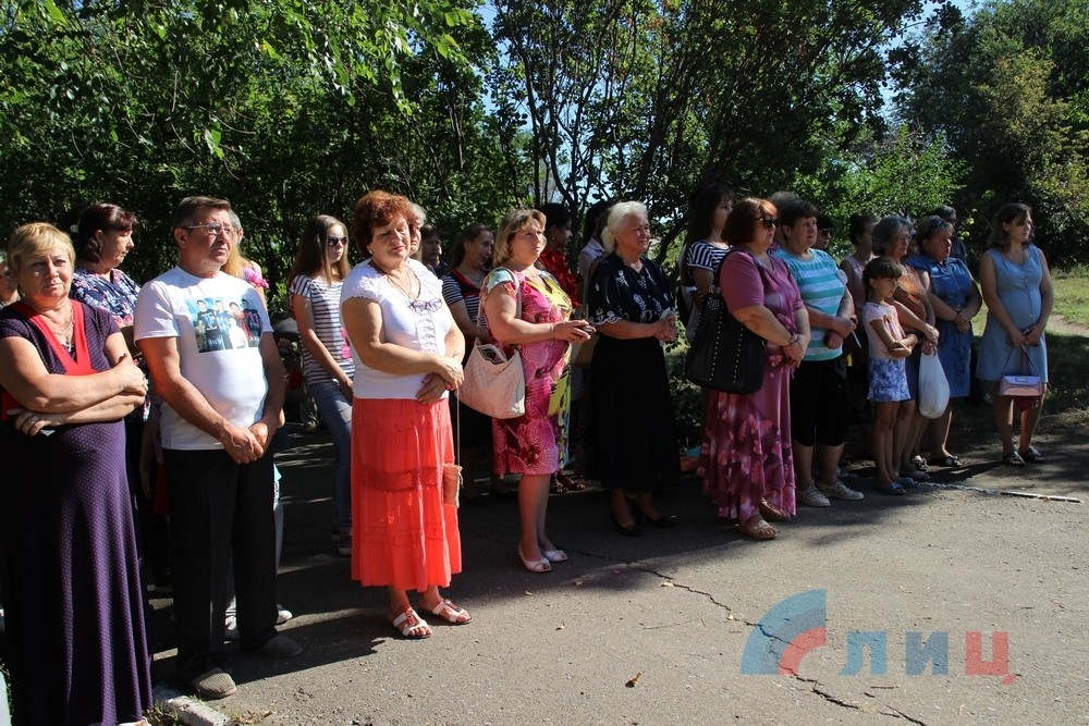 Митинг-реквием в память о жертвах украинской агрессии в пос. Тельмана и Алчевска