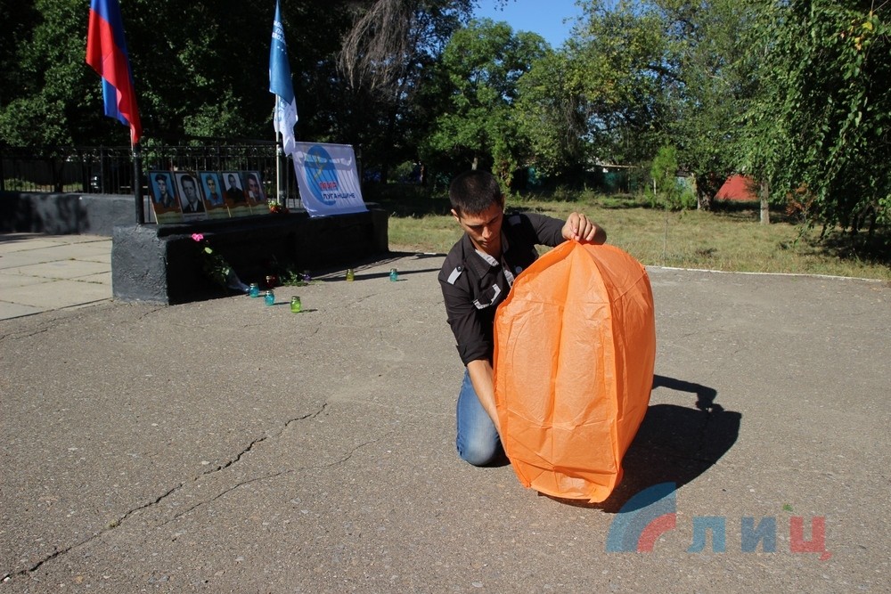 Митинг-реквием в память о жертвах украинской агрессии в пос. Тельмана и Алчевска