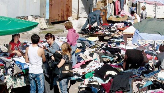 Украинцы массово переходят на "секонд"