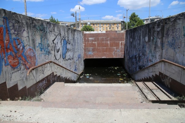 Некогда славный и крупнейшый речморвокзал Украины покрывается паутиной и зарастает травой Некогда славный и крупнейшый речморвокзал Украины покрывается паутиной и зарастает травой