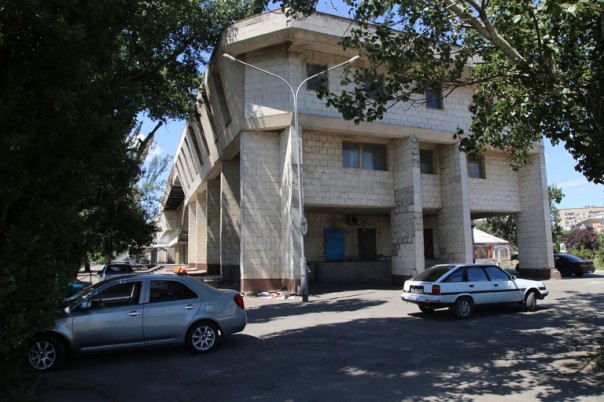 Некогда славный и крупнейшый речморвокзал Украины покрывается паутиной и зарастает травой Некогда славный и крупнейшый речморвокзал Украины покрывается паутиной и зарастает травой