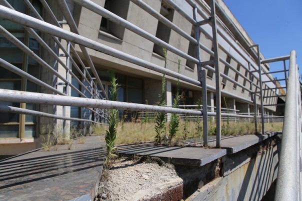 Некогда славный и крупнейшый речморвокзал Украины покрывается паутиной и зарастает травой Некогда славный и крупнейшый речморвокзал Украины покрывается паутиной и зарастает травой