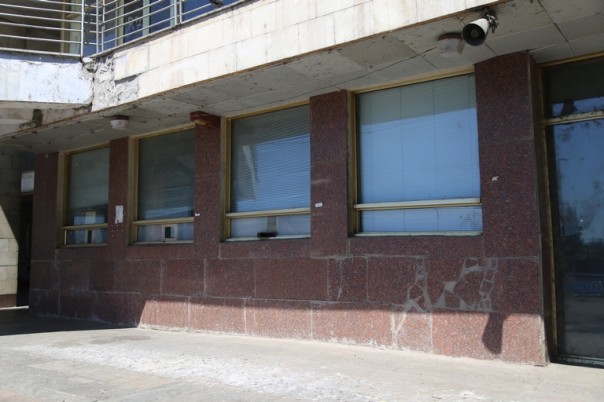 Некогда славный и крупнейшый речморвокзал Украины покрывается паутиной и зарастает травой Некогда славный и крупнейшый речморвокзал Украины покрывается паутиной и зарастает травой