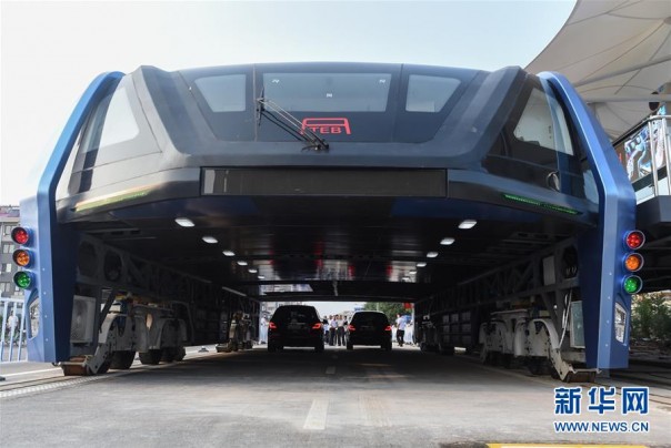 В Китае прошли тестовые испытания портального автобуса TEB-1