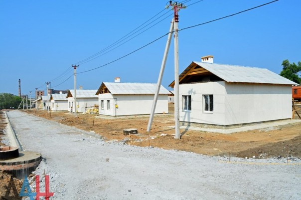 Хозяева строящихся «под ключ» 18 частных домов в Донецке выберут название для своей улицы