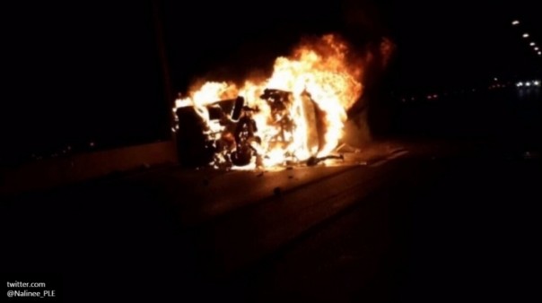 В Париже группа людей, выкрикивающих исламистские лозунги, подожгла автобус