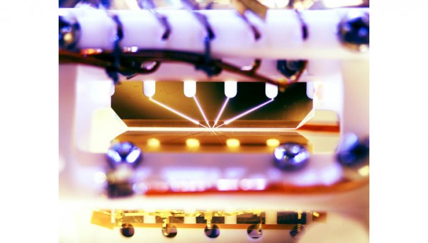 Создан первый квантовый компьютер с возможностью перепограммирования Создан первый квантовый компьютер с возможностью перепограммирования