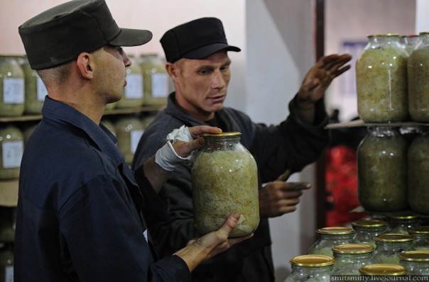 Трупчинов привыкает носить зековскую робу