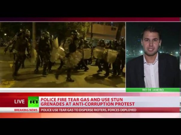 Полиция в Рио применила слезоточивый газ против активистов перед началом открытия игр