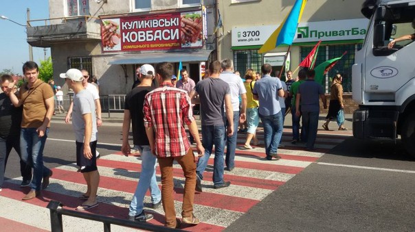 Шахтеры снова перекрыли трассу «Львов – Рава-Русская» Шахтеры снова перекрыли трассу «Львов – Рава-Русская»