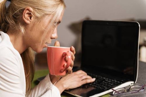 Ученые рассказали, какая продолжительность рабочей недели делает человека счастливым