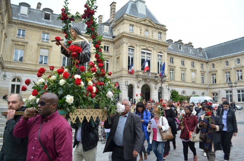В Париже сносят христианскую церковь В Париже сносят христианскую церковь