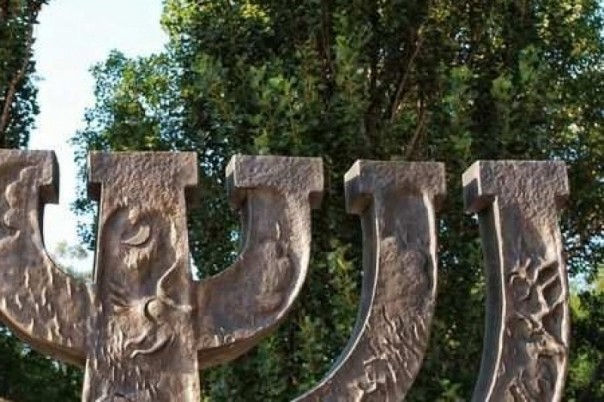 Кличко «покаялся»: на проспекте Бандеры будет памятник жертвам Холокоста Кличко «покаялся»: на проспекте Бандеры будет памятник жертвам Холокоста