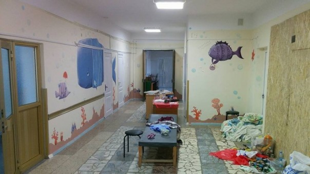 На разукрасившую Охмадет рисунками художницу написали донос из-за русского языка