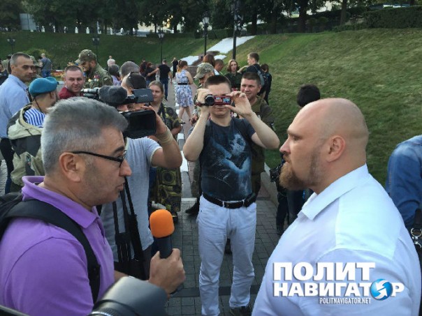 Добровольцы Донбасса вышли на митинг в центре Москвы