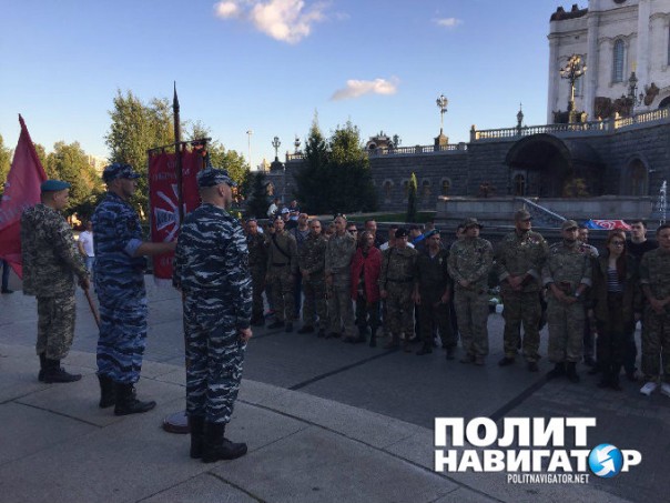 Добровольцы Донбасса вышли на митинг в центре Москвы