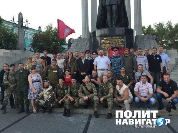 Добровольцы Донбасса вышли на митинг в центре Москвы