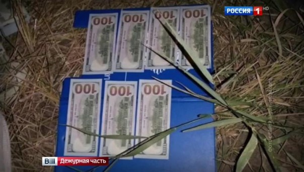 Киевский судья хранил крупную взятку в стеклянной банке