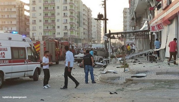 Взрыв возле больницы в Турции: есть жертвы, 50 пострадавших Взрыв возле больницы в Турции: есть жертвы, 50 пострадавших