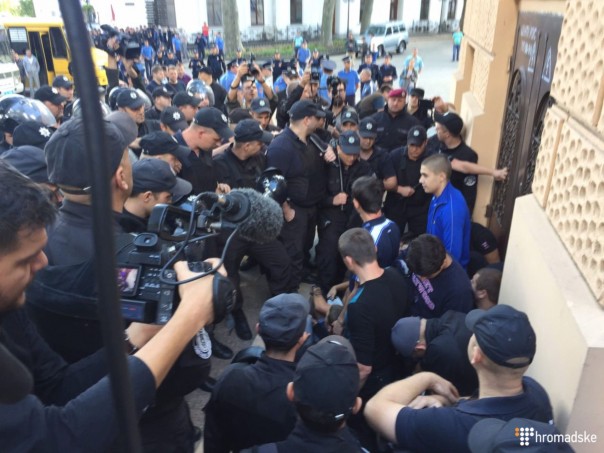 Евроскакуны провели гей-парад в Одессе: есть задержанные Евроскакуны провели гей-парад в Одессе: есть задержанные