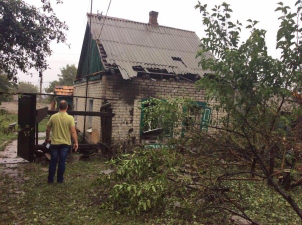 Горловка этой ночью подверглась жесточайшему обстрелу, сгорели два дома, девять повреждены