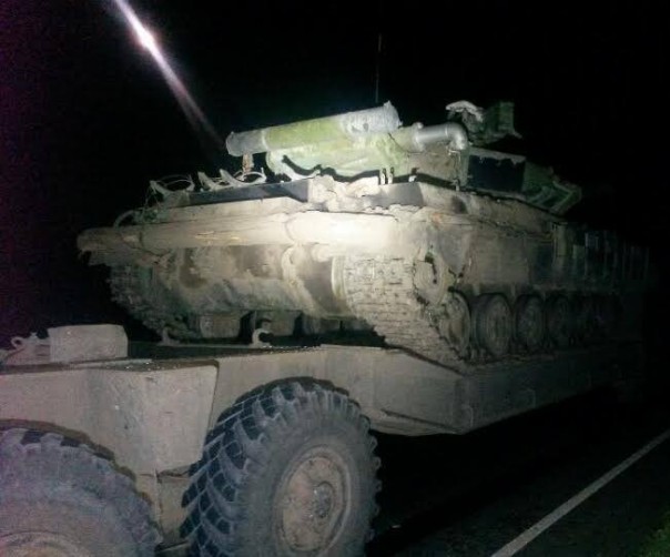 Украина стягивает бронетехнику на Донбасс с выключенными фарами, люди гибнут в смертоносных ДТП