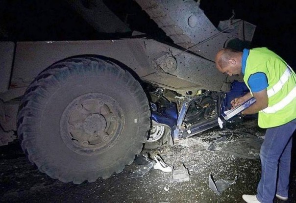 Украина стягивает бронетехнику на Донбасс с выключенными фарами, люди гибнут в смертоносных ДТП Украина стягивает бронетехнику на Донбасс с выключенными фарами, люди гибнут в смертоносных ДТП