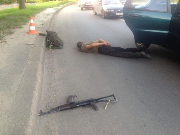 В Харькове пьяный ВСУшник открыл огонь из АК в салоне такси