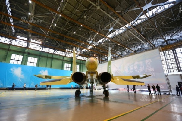 В Новосибирске состоялась выкатка сотого самолёта Су-34 В Новосибирске состоялась выкатка сотого самолёта Су-34