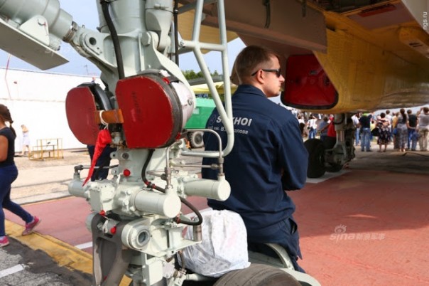 В Новосибирске состоялась выкатка сотого самолёта Су-34 В Новосибирске состоялась выкатка сотого самолёта Су-34