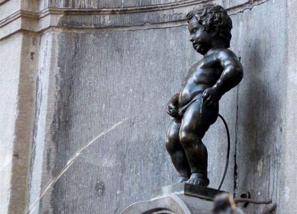 Сущий князь: «писающего мальчика» оденут на День независимости Украины