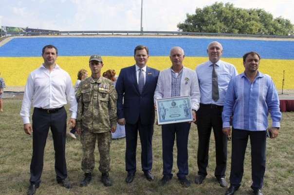 Под Борисполем появилась МЕГАПЭРЭМОГА из мраморной крошки на зависть всем ватникам Под Борисполем появилась МЕГАПЭРЭМОГА из мраморной крошки на зависть всем ватникам