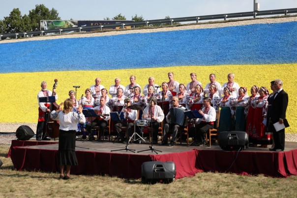 Под Борисполем появилась МЕГАПЭРЭМОГА из мраморной крошки на зависть всем ватникам Под Борисполем появилась МЕГАПЭРЭМОГА из мраморной крошки на зависть всем ватникам