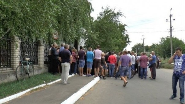 Врадиевка-2: копы насмерть забили «бытового хулигана» на глазах жены и детей. Город восстал (Фото 18+) Врадиевка-2: копы насмерть забили «бытового хулигана» на глазах жены и детей. Город восстал (Фото 18+)