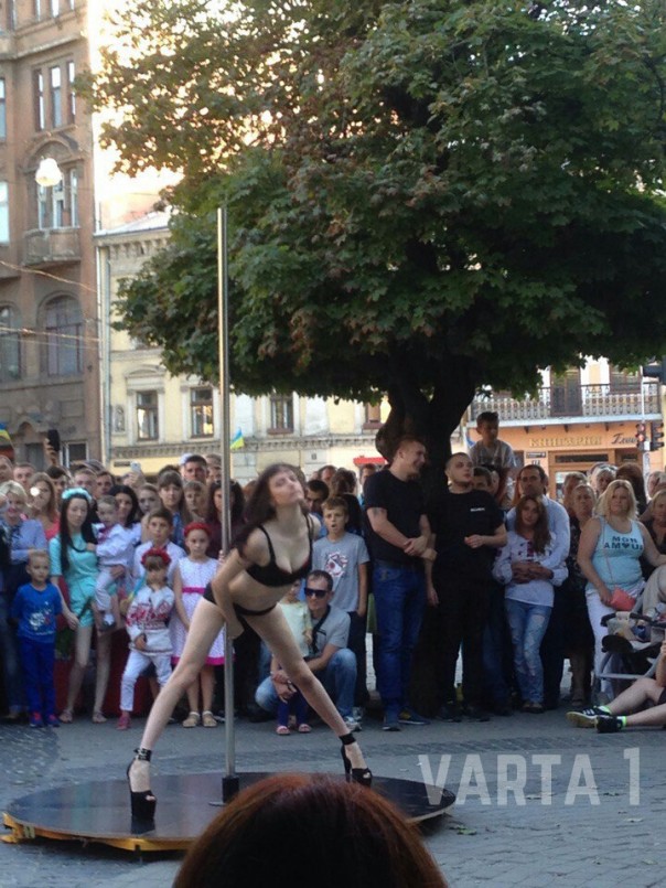 "Путешествие к центру Земли". Версия украинская, музыкальная "Путешествие к центру Земли". Версия украинская, музыкальная