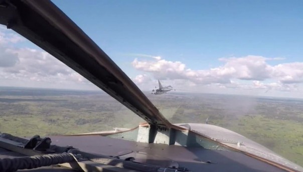 УкроСМРАДы жалуются: Ржавый самолет напугал мощнейший флот