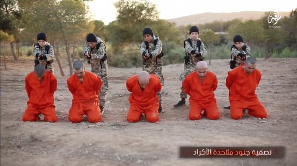 Новый ролик ИГИЛ. Пять детей-иностранцев из ИГИЛ казнили пленных курдов Новый ролик ИГИЛ. Пять детей-иностранцев из ИГИЛ казнили пленных курдов