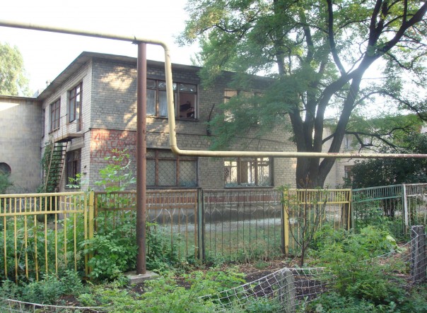 В результате обстрела ВСУ в Макеевке повреждены детский сад, три жилых дома и газопровод В результате обстрела ВСУ в Макеевке повреждены детский сад, три жилых дома и газопровод