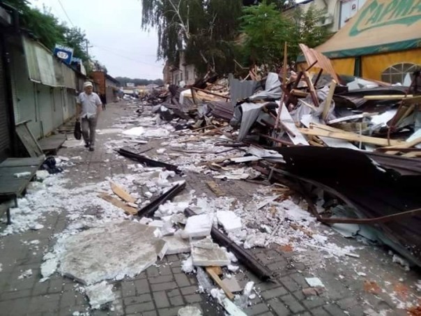 В Днепропетровске коммунальные службы снесли стихийный рынок “Шанхай” на улице Боброва В Днепропетровске коммунальные службы снесли стихийный рынок “Шанхай” на улице Боброва