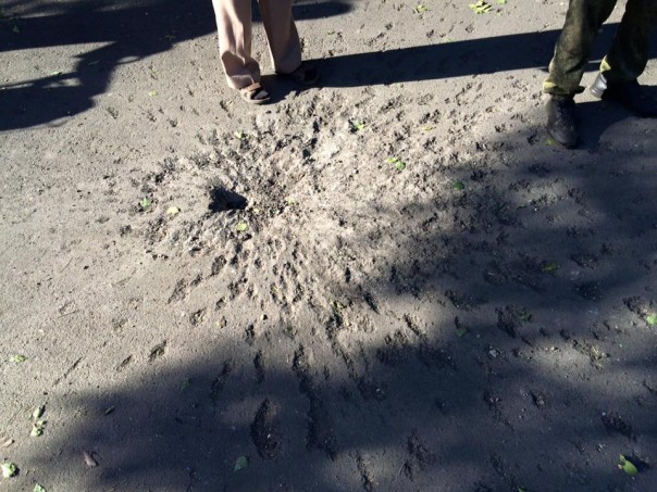 Шесть мирных жителей ранены и повреждено как минимум 23 домостроения в Донецке и Горловке вследствие ночных обстрелов укрофашистов Шесть мирных жителей ранены и повреждено как минимум 23 домостроения в Донецке и Горловке вследствие ночных обстрелов укрофашистов