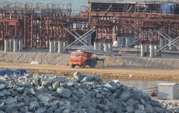 Киностудия "МосТфильм" представляет: Газовый мост в Крым. Стройка на керченском берегу Киностудия "МосТфильм" представляет: Газовый мост в Крым. Стройка на керченском берегу