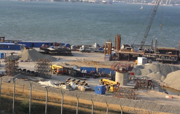 Киностудия "МосТфильм" представляет: Газовый мост в Крым. Стройка на керченском берегу Киностудия "МосТфильм" представляет: Газовый мост в Крым. Стройка на керченском берегу