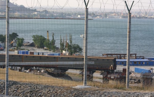 Киностудия "МосТфильм" представляет: Газовый мост в Крым. Стройка на керченском берегу Киностудия "МосТфильм" представляет: Газовый мост в Крым. Стройка на керченском берегу