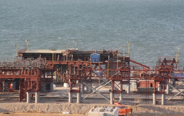 Киностудия "МосТфильм" представляет: Газовый мост в Крым. Стройка на керченском берегу Киностудия "МосТфильм" представляет: Газовый мост в Крым. Стройка на керченском берегу