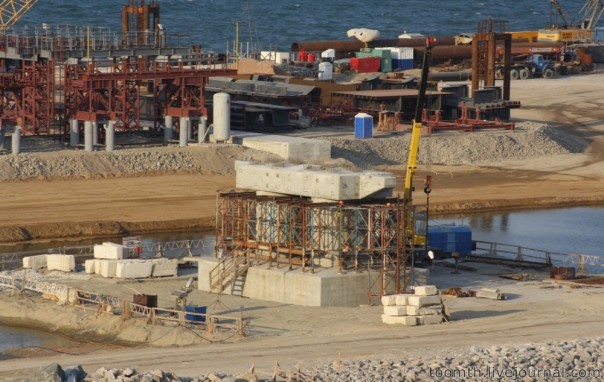 Киностудия "МосТфильм" представляет: Газовый мост в Крым. Стройка на керченском берегу Киностудия "МосТфильм" представляет: Газовый мост в Крым. Стройка на керченском берегу